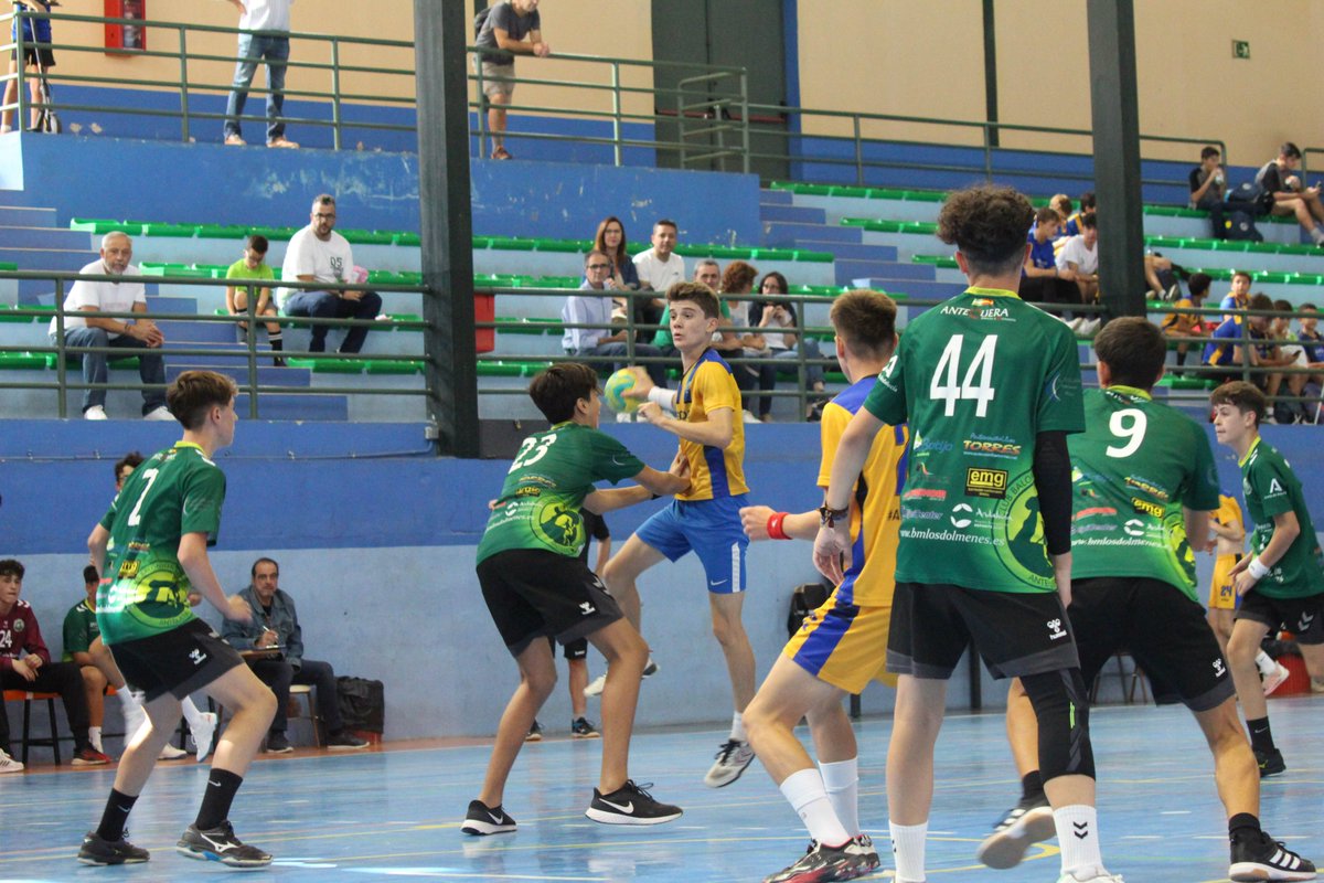 🤾 ¡Alevines, Infantiles y Cadetes lo pasaron genial ayer en Antequera!
▶️ Esta mañana turno para el 094 Abogados que se estrena en casa ante <a href="/BalonmanoBailen/">Balonmano Bailén</a> 
🏟️ Te esperamos a las 12:30 en el Pabellón Padre Marcelino #ADNAgustino