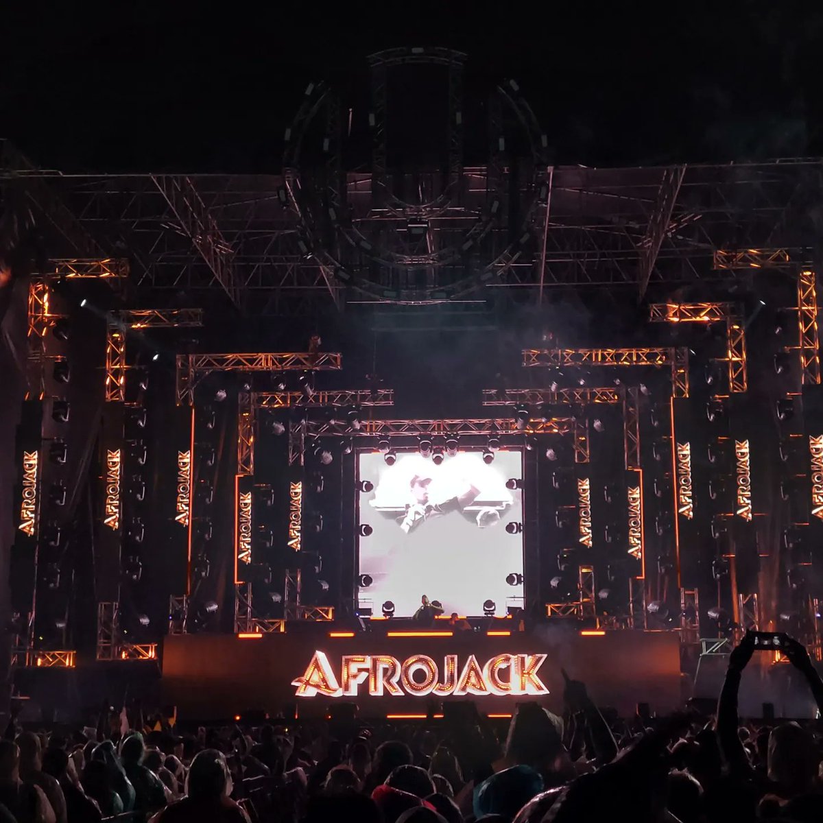 PabloAPrietoG's tweet photo. @KSHMRmusic  was fireee last night on @RTUcolombia . ❤️‍🔥🏆
With @afrojack @djsnake @KSHMRmusic @nickyromero https://t.co/evHlNscK1L