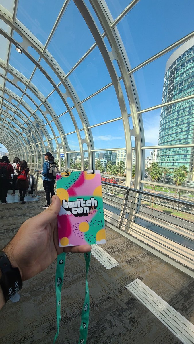 _NickMartinelli's tweet photo. Big shoutout to @Butterfinger for hooking me up with #TwitchCon2022 tickets! Can't wait to check out the Butterfinger Lan Party tomorrow at 9! #GameBetterWithButterfinger https://t.co/Bc0Ld3yrzc