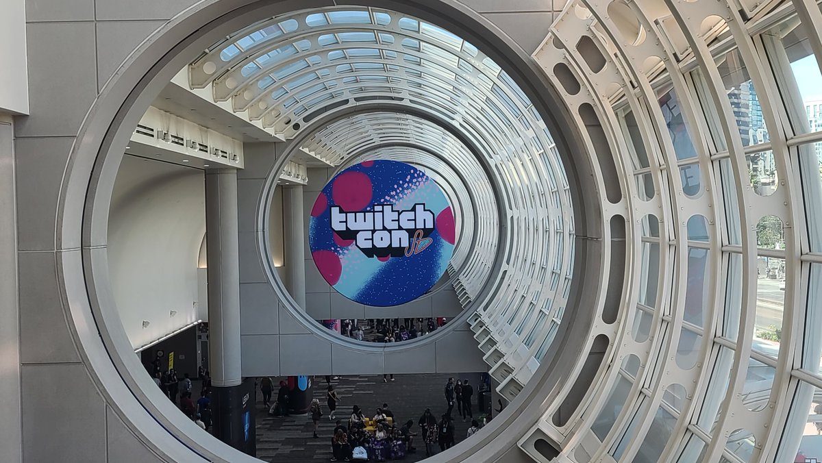 _NickMartinelli's tweet photo. Big shoutout to @Butterfinger for hooking me up with #TwitchCon2022 tickets! Can't wait to check out the Butterfinger Lan Party tomorrow at 9! #GameBetterWithButterfinger https://t.co/Bc0Ld3yrzc