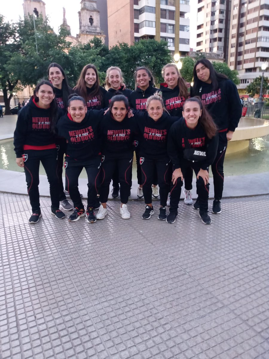 Lhapeque10's tweet photo. Newells ❤🖤 https://t.co/Qzc8emNkO3