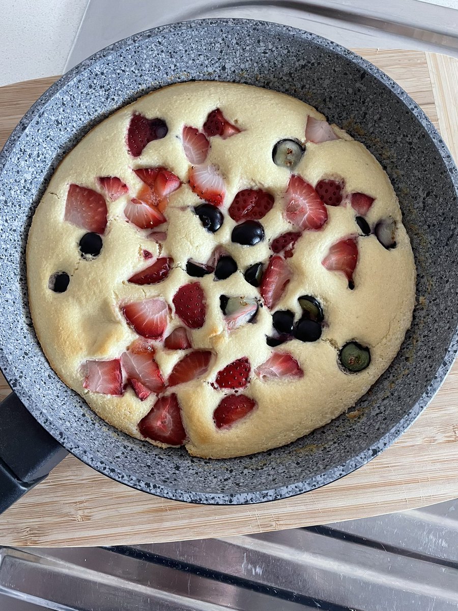 lauraemilyvidal's tweet photo. But, have you ever baked a pancake when you should be doing something else? No? Well, 12/10 recommend. #procrastibake #phdneedstowriteitself #phdchat #AcademicTwitter https://t.co/jAgYCvUrkV