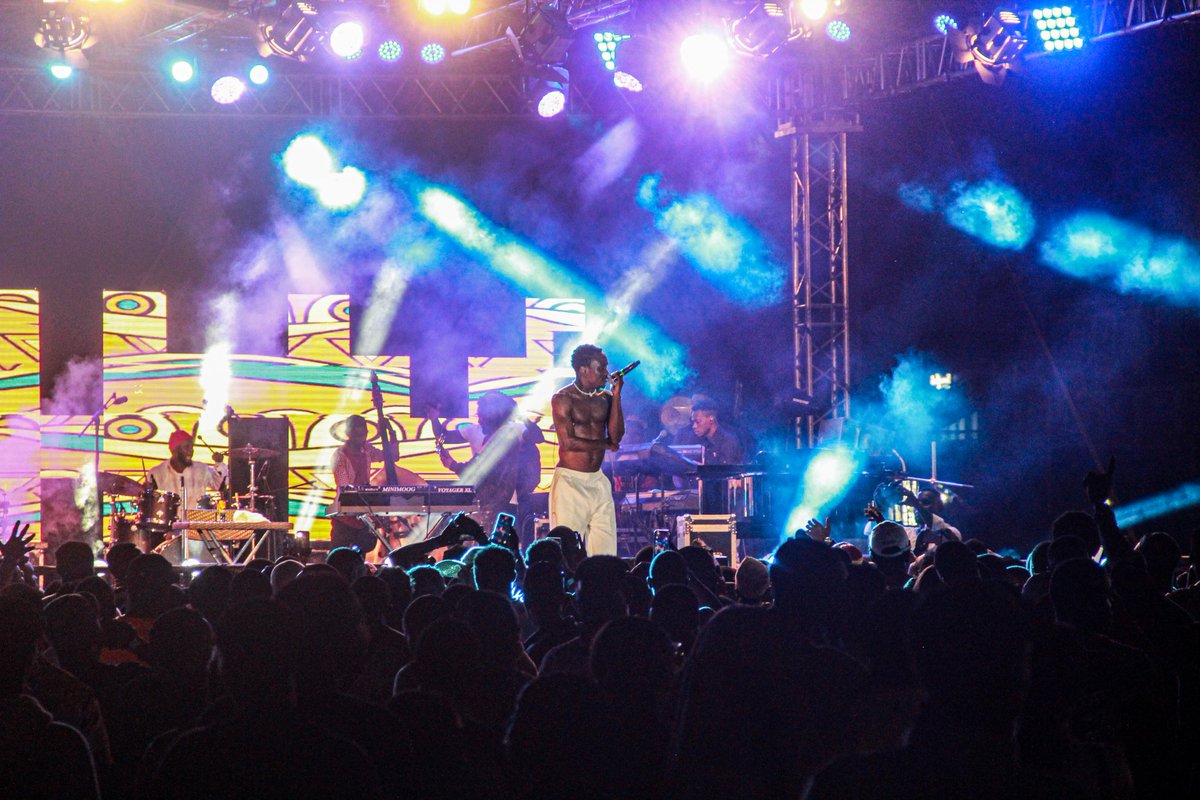 Favour_Eleberi's tweet photo. Images from the #OurbeatOurFlow #Brymolive event.
Capturing @brymolawale at the #Brymolive was a privilege. The saying; 'the goal of art is a vital expression of self', was indeed the case all evening at the event. https://t.co/i71m4kHOhz