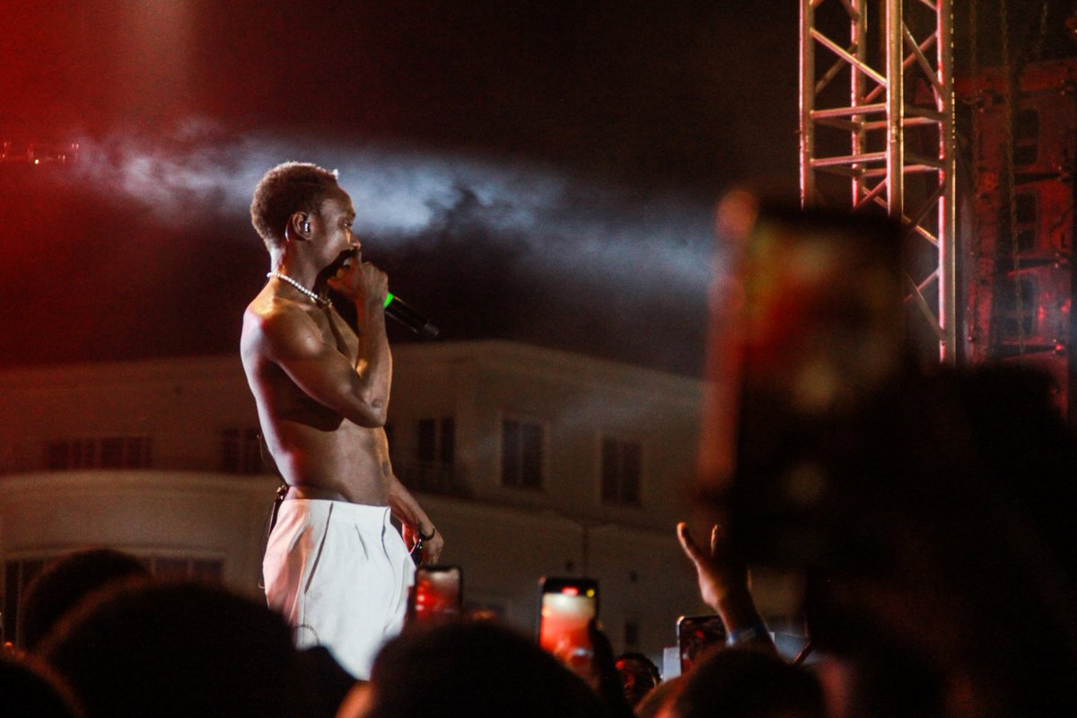 Favour_Eleberi's tweet photo. Images from the #OurbeatOurFlow #Brymolive event.
Capturing @brymolawale at the #Brymolive was a privilege. The saying; 'the goal of art is a vital expression of self', was indeed the case all evening at the event. https://t.co/i71m4kHOhz