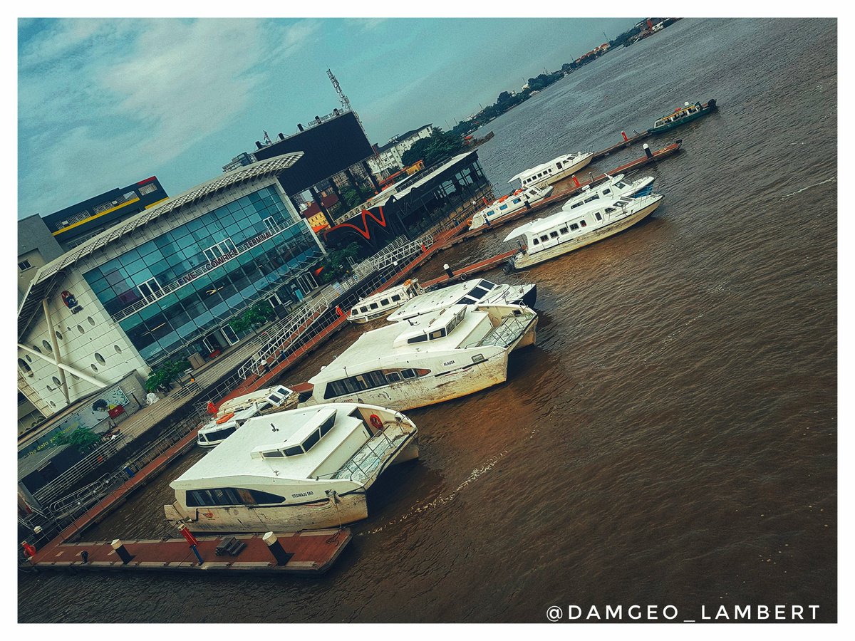 Damgeo_lambert's tweet photo. #ekoile #madeinNigeria #photooftheday #photography #madeinlagos #NFTCommunity #NftColllectors #NFTartists #NFTGiveaway #water #ocean #boatcruise #civictowers #marina #falomo #osborne #humansofoau #oautwitter #greatife #lifestyle #everyday #dailylife https://t.co/vvBIahlsNO