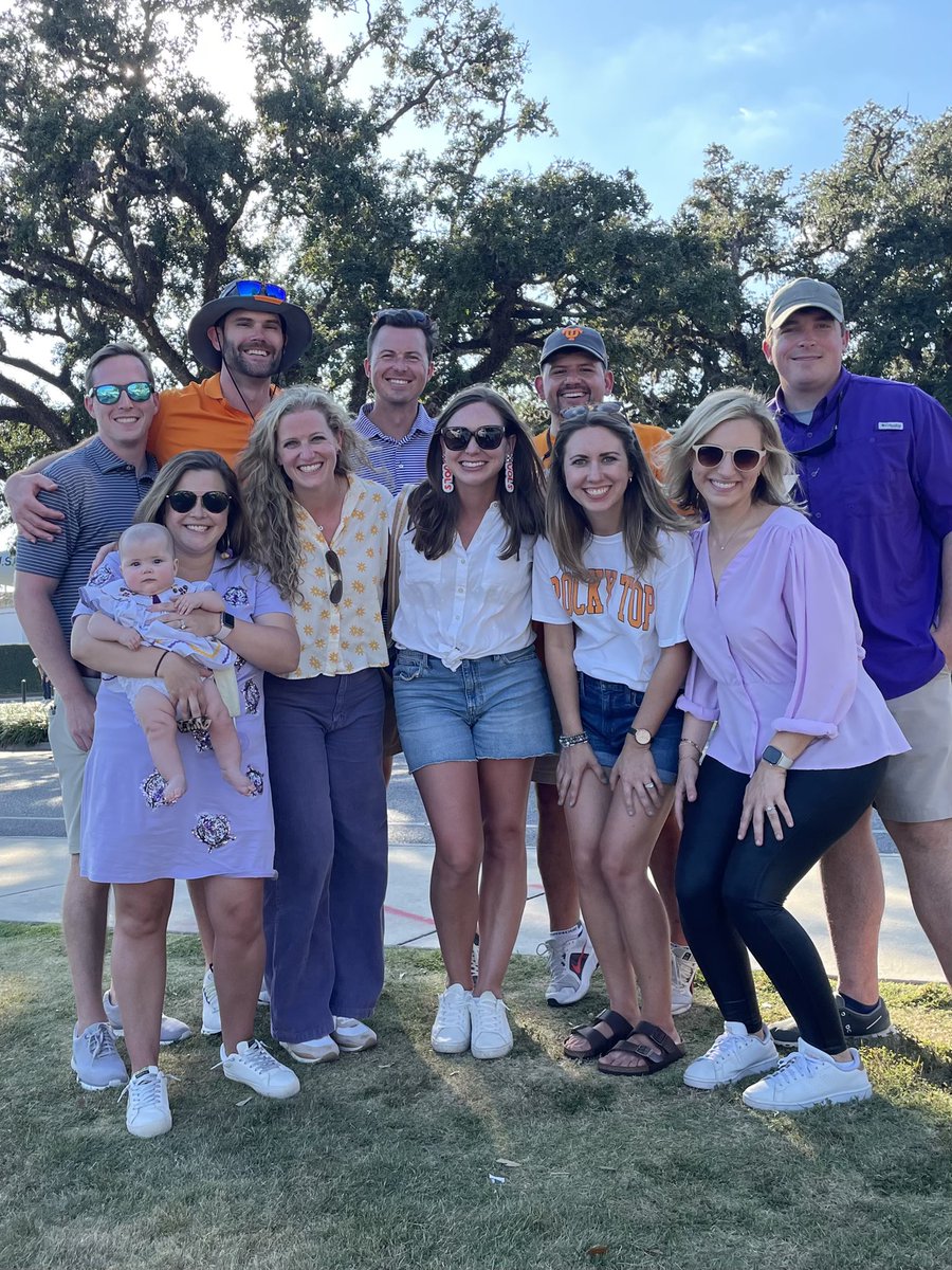 wesmayes12's tweet photo. Lucky to have so many awesome people to have gone through residency with. Great day seeing friends from @UAMSOrtho in Louisiana. @Wgentry4 @chels4lsu https://t.co/45qXM3ThxD