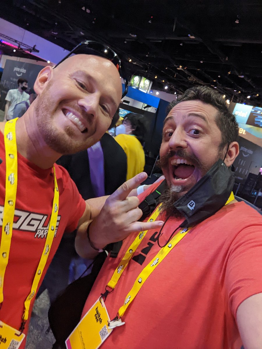 PracticalRook's tweet photo. @Vostik_ @TheRogueEnergy Just ran into this handsome gentleman on the floor at #TwitchCon! Never know what awesomeness con will bring! https://t.co/VfyPbIxEBI