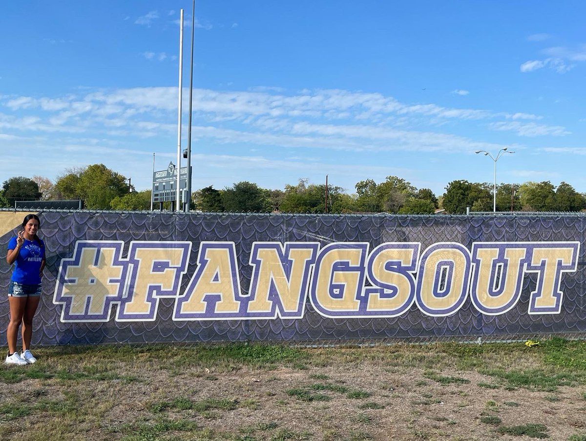 #fangsout 💙💛