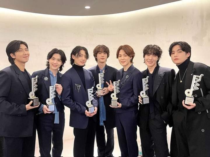MaryAnne090's tweet photo. Congratulations BTS🥰💜
@TMA2022 https://t.co/PDNZZkNbqX