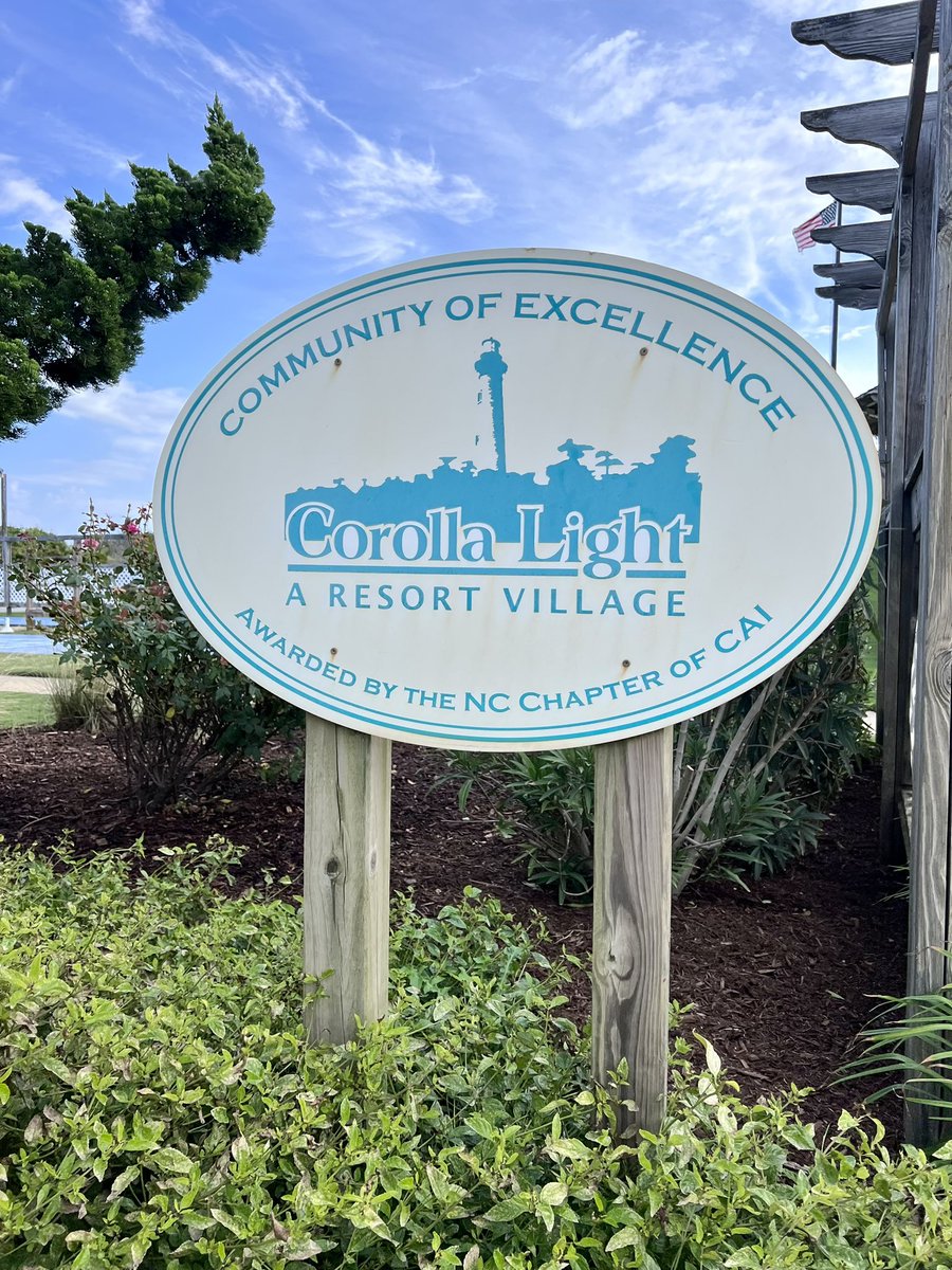 Bucation's tweet photo. Today was a good day 🌞🍻🏖️🐾❤️ #bucation #outerbanks #outerbanksnc #obx #visitnc #corolla #corollanc #corollalight #travel #travelblogger https://t.co/VurJYk04CP