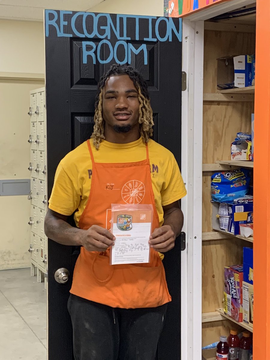 KeiJuan Packdown King receiving his first Homer badge! I was surprised it is his first, as he works so hard. I am honored to give him his first and have him on my Millworks team!
<a href="/Charlot64309144/">Charlotte French</a> 
<a href="/SarkisNohra/">Sarkis Nohra</a> 
@Aaron_C_Gomez
<a href="/MejutoAllen/">Allen Mejuto</a>
<a href="/dontamcam/">Tammy Campbell</a>
<a href="/Chelsa_7105/">Chelsa Evans</a>
<a href="/specialtyrosa/">Rosa</a>