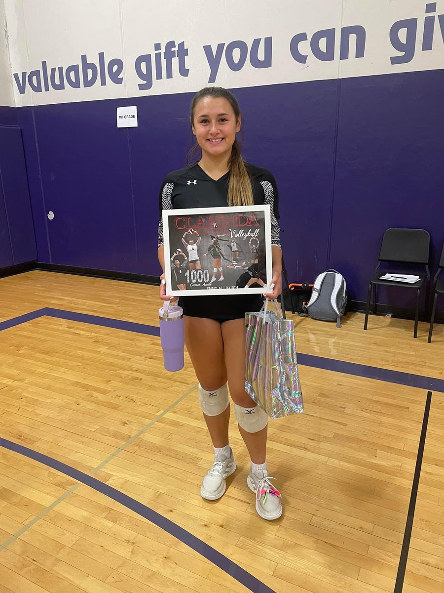 ClarindaCardin1's tweet photo. Congrats Emmy!  1000 career assists! https://t.co/0tqLyyAHpH