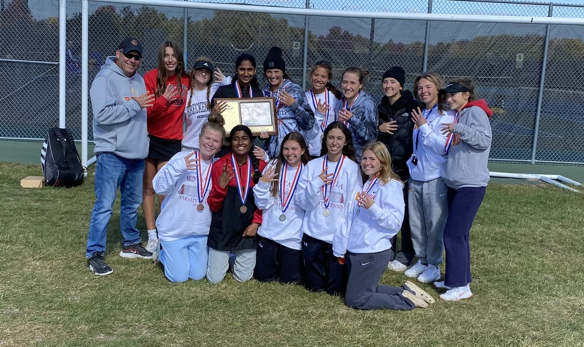 bataviagrlstnns's tweet photo. Your 2022 Varsity DuKane Conference Champion Batavia Bulldogs!  🏆 🎾
#4 peat! https://t.co/E0vGFN2nhi