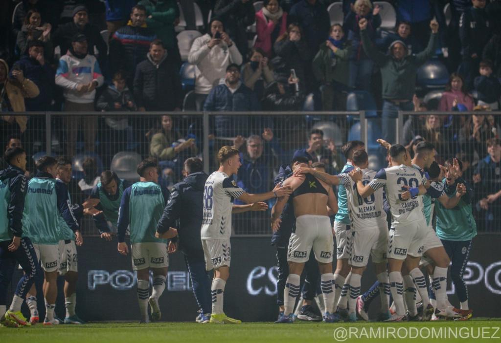 Radio_Night_'s tweet photo. #GELP #CGE | #Gimnasia sería local ante San Lorenzo en el Bosque. En las próximas horas se levantaría la clausura en el estadio y estará a disposición para el partido del miércoles. Además, hay muchas chances de que sea con gente de #GimnasiaLP. Solo resta la confirmación. https://t.co/5kf7xTTh08
