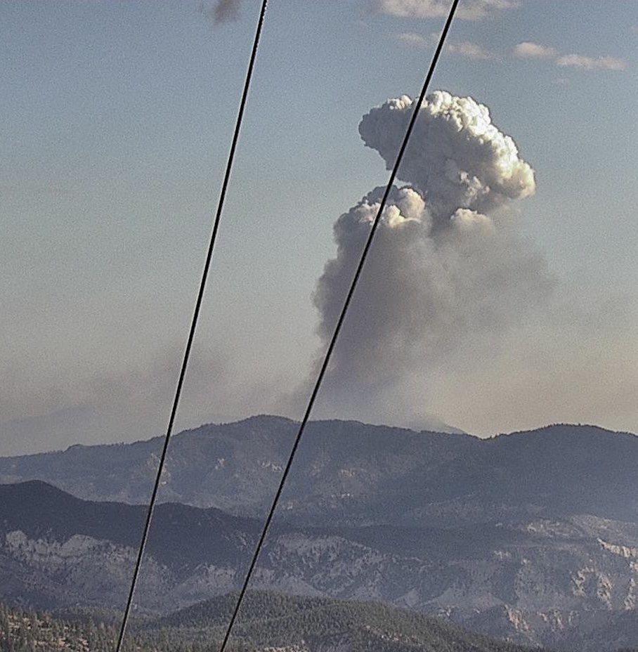 HotshotWake's tweet photo. New Start: The Howard Fire is in Ventura County on the Los Padres National Forest. 2 handcrews and Aviation are working the fire. Access is limited. #howardfire #wildfire #califormia #cali #fire https://t.co/JO2nqDOjhq
