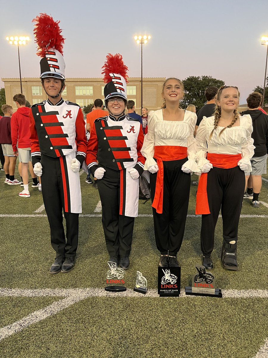 It was another great Day to be a Husky!!!
Lincoln Links Results:
Superior Rating Band
Super Rating Color Guard 
1st Place Class B
2nd Place Music regardless of Class
3rd Place Overall regardless of Class
