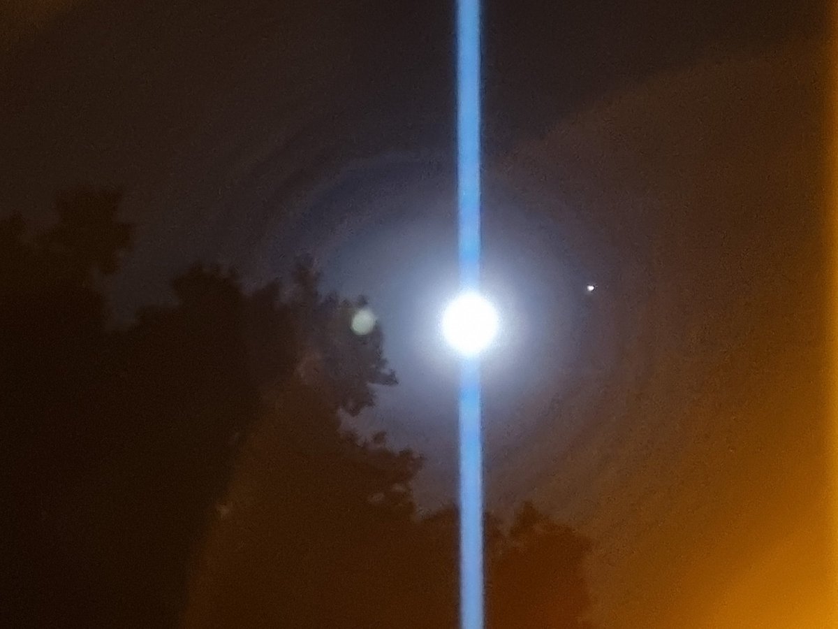 SaboteurSam's tweet photo. The Moon and what I believe to be Jupiter at 1am https://t.co/LNaz2EviWH
