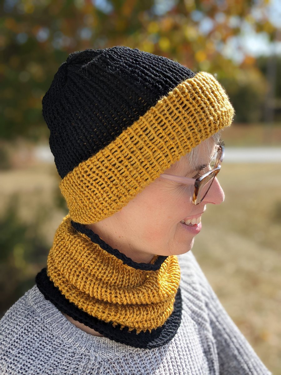 HowGen's tweet photo. Celebrating #ILoveYarnDay today by making a #Mizzou hat! 🧶🖤💛 https://t.co/zCwiqbMAXh