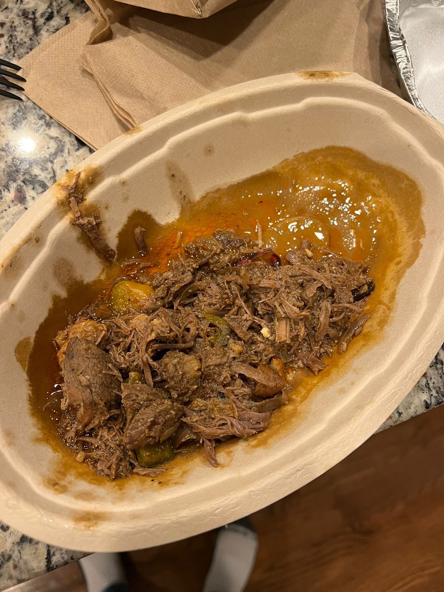 dulcet2525's tweet photo. @ChipotleTweets My sister ordered a barbacoa burrito bowl but delivered was just the meat. She was very hungry &amp; it was not DoorDash’s fault.She thinks by calling chipotle to ask for some type of compensation they might do something to her food.Can you please compensate some way? https://t.co/qXKubssXrS