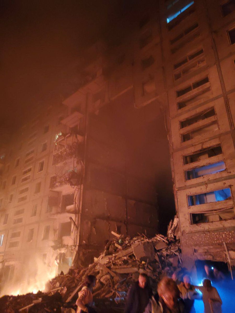 3quin_x's tweet photo. My hometown Zaporizhzhya is shelled every night now, especially when we get good news like today. They are mad that they cannot take our city and thus they decide to send rockets to sleeping civilians, because they are not capable of anything else
#RussiaIsATerroristState https://t.co/lUIiruEg8C