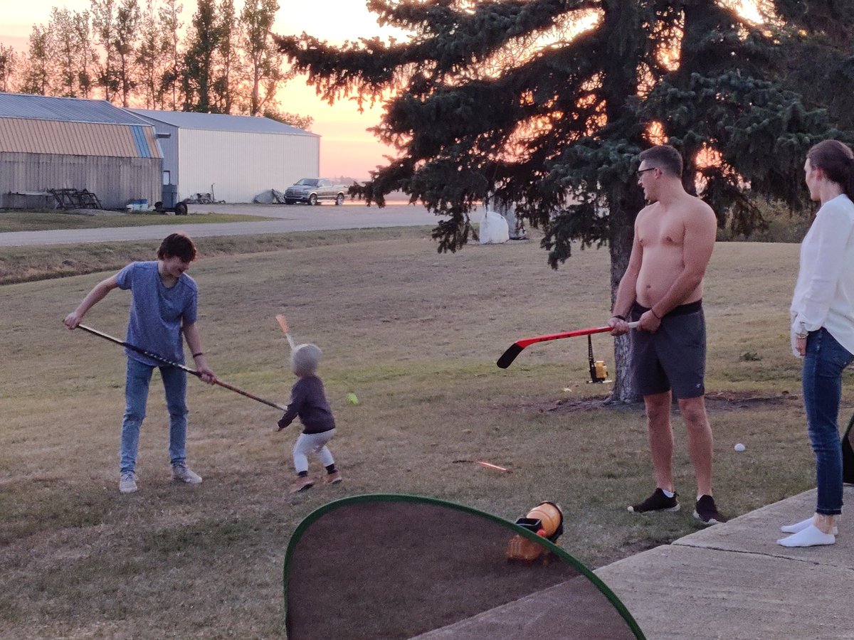 coryb43's tweet photo. Bro-in law is biggest @BlueJays  fan.... Just gutted... So he is outside playing ministicks with no tarp on..... Cold as balls in Sasky.... Just trying to keep is mind straight after that devastating loss.... #whycheerfortorontoinanything...... https://t.co/gBceutyvkA