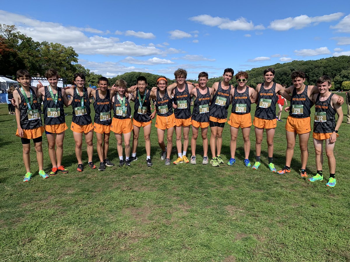 bethlehemruns's tweet photo. Boys JV team battled hard in today’s Manhattan Invite. Five medaled including Justin Sherer, Derek Clark, Dylan Wang, Josh Levin & Aiden Phillips. Sixth out of 21 teams. @BCSDAthletics #longorangeline https://t.co/xqXiJco4G7