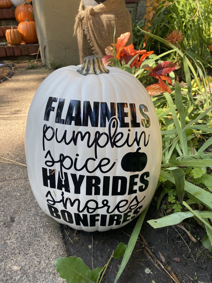 TaylorCole's tweet photo. #PumpkinEverything store gems @hallmarkchannel https://t.co/AzYWxEmVN5