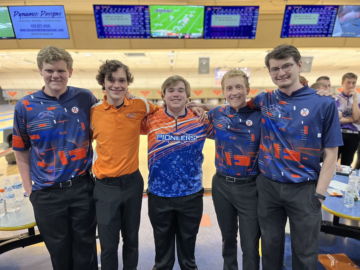 GHSLeafsBowling's tweet photo. Geneseo Alumni bowlers participated in the college level GLBC tournament this weekend. Love seeing our players continue their bowling careers. (photo cred: Mary Endress). #ghsbowling #ghsalumni #UWPpioneers https://t.co/S9oWuTMKES