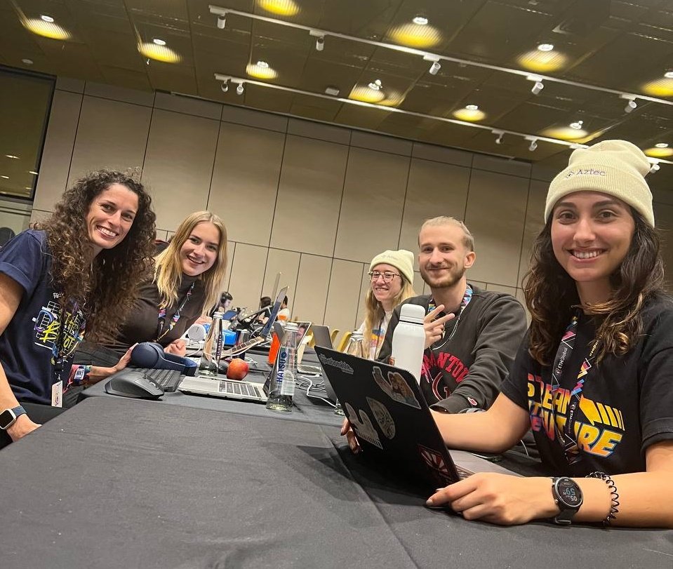 imvaida's tweet photo. Hacking going strong at #ETHBogota @ETHGlobal https://t.co/7No5ZDFihl