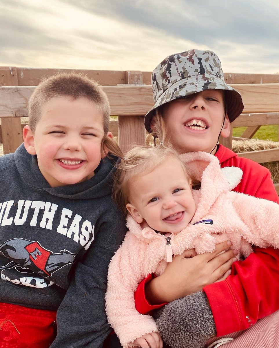 CoachRMcDonald's tweet photo. Really enjoyed some much needed family time at Simek’s Farm, north of Duluth. 

Living the good life with @KayKayJMcDonald 

#GanMan
#DekkerDiddy
#KinliCakes https://t.co/hVIGUPeuxc