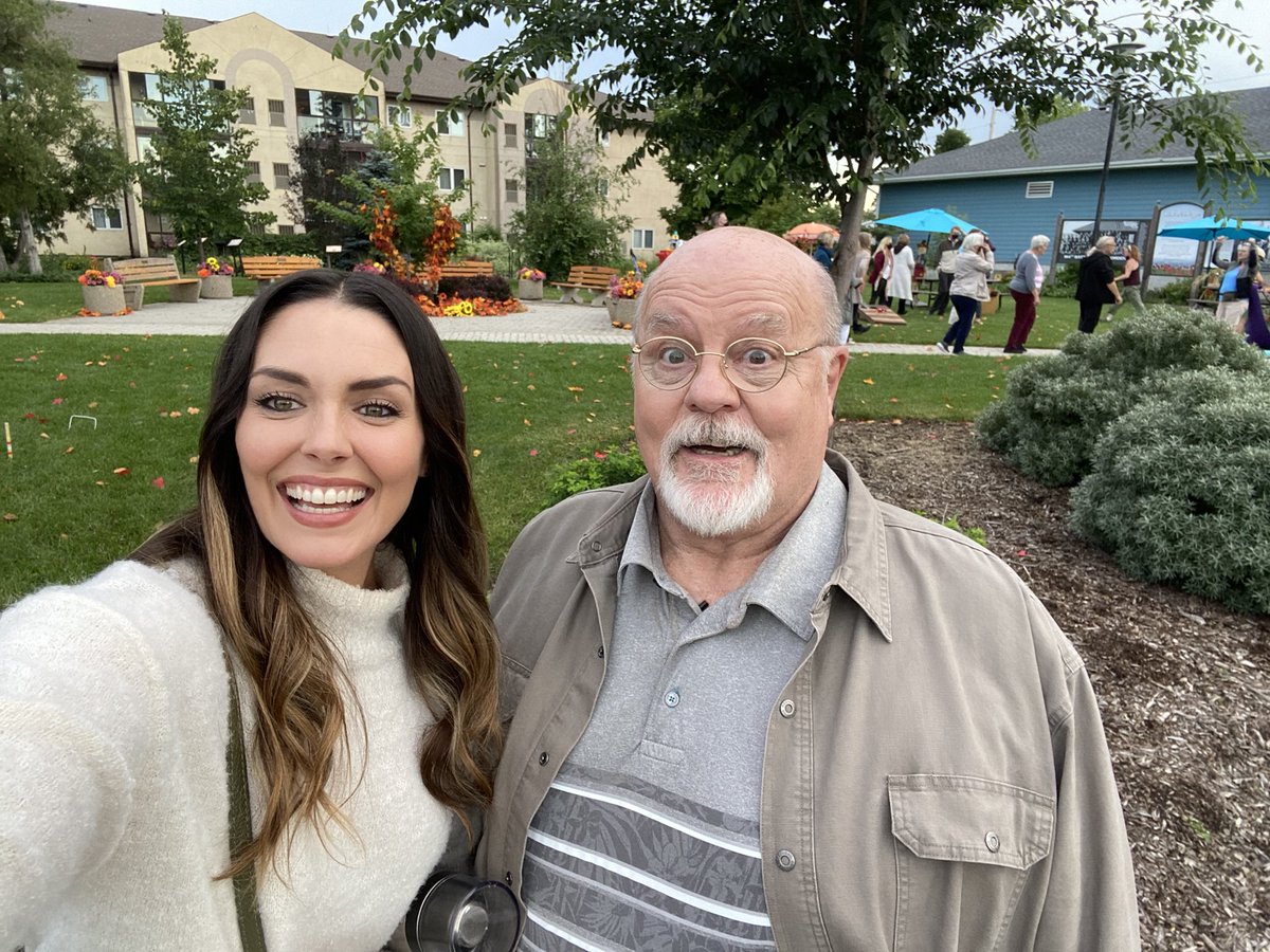 TaylorCole's tweet photo. Amy has a plan #PumpkinEverything @hallmarkchannel #fingerscrossed #😬 https://t.co/TWyx7mDr3S
