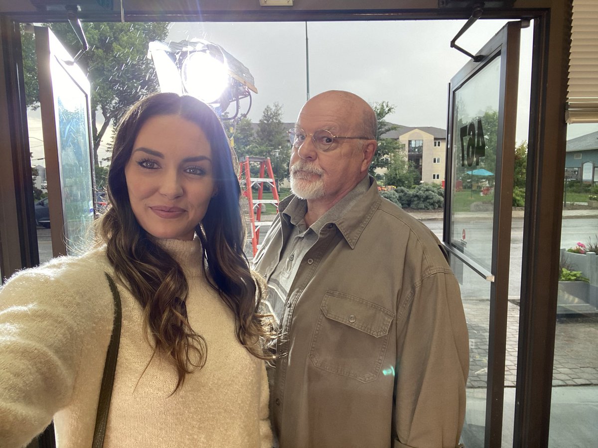 TaylorCole's tweet photo. Amy has a plan #PumpkinEverything @hallmarkchannel #fingerscrossed #😬 https://t.co/TWyx7mDr3S