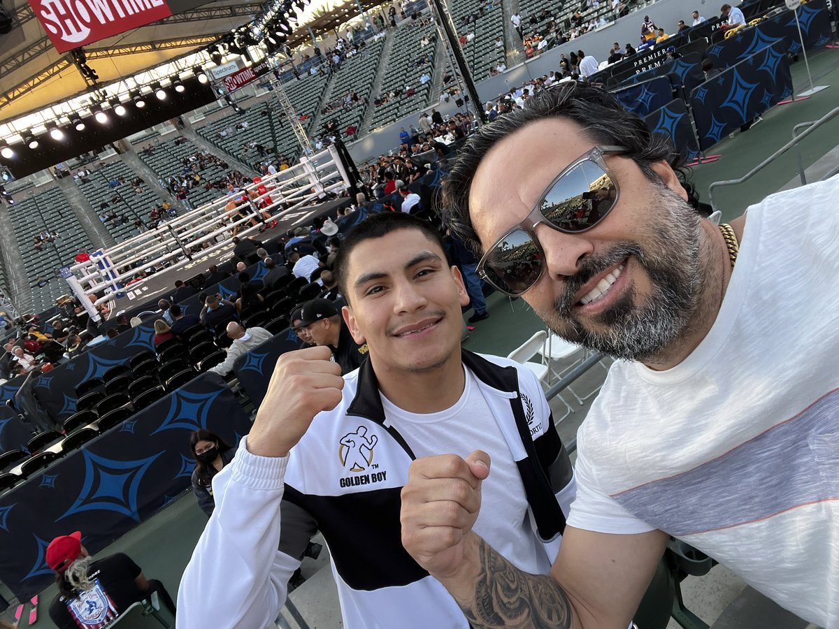 With future champ <a href="/VergilOrtiz/">Vergil Ortiz Jr.</a>