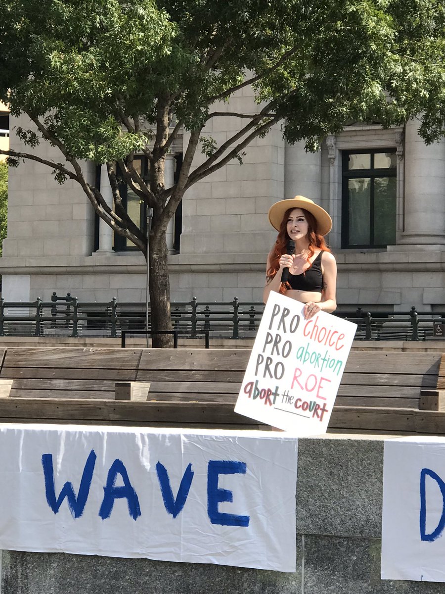 Roxz1's tweet photo. #WomensMarch
#womenswave

Nice turn out in #Dallas today for #WomensRights #AbortionRights #HumanRights #RoevemberIsComing #vote #BetoforGovernor2022 #BetoForTexas https://t.co/y6bh3j4F5k