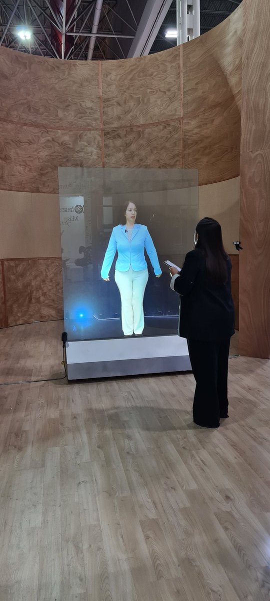 silviacfarias's tweet photo. vive la experiencia de #aprendizaje con efecto de #HOLOGRAM https://t.co/ltLsEQ48MC