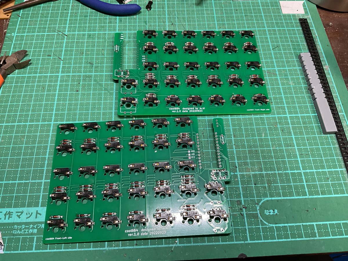 0002ozlet's tweet photo. #cool650 に数字列を加えた、#cool664 です。こんなにキー数の多い、#自作キーボード は作ったことがないので、前に片手分を作り、今日残りを作りました。仮のファームウェアで片手分の動作確認はすんでいるので、両手で動くか、後で検証です。ケースのデザインはその後です。 https://t.co/M8FxRR70Ie