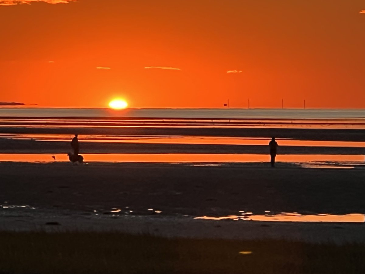 jmmh123's tweet image. The sun and the moon shining in their own time…#SaturdayVibes #CapeCodTime