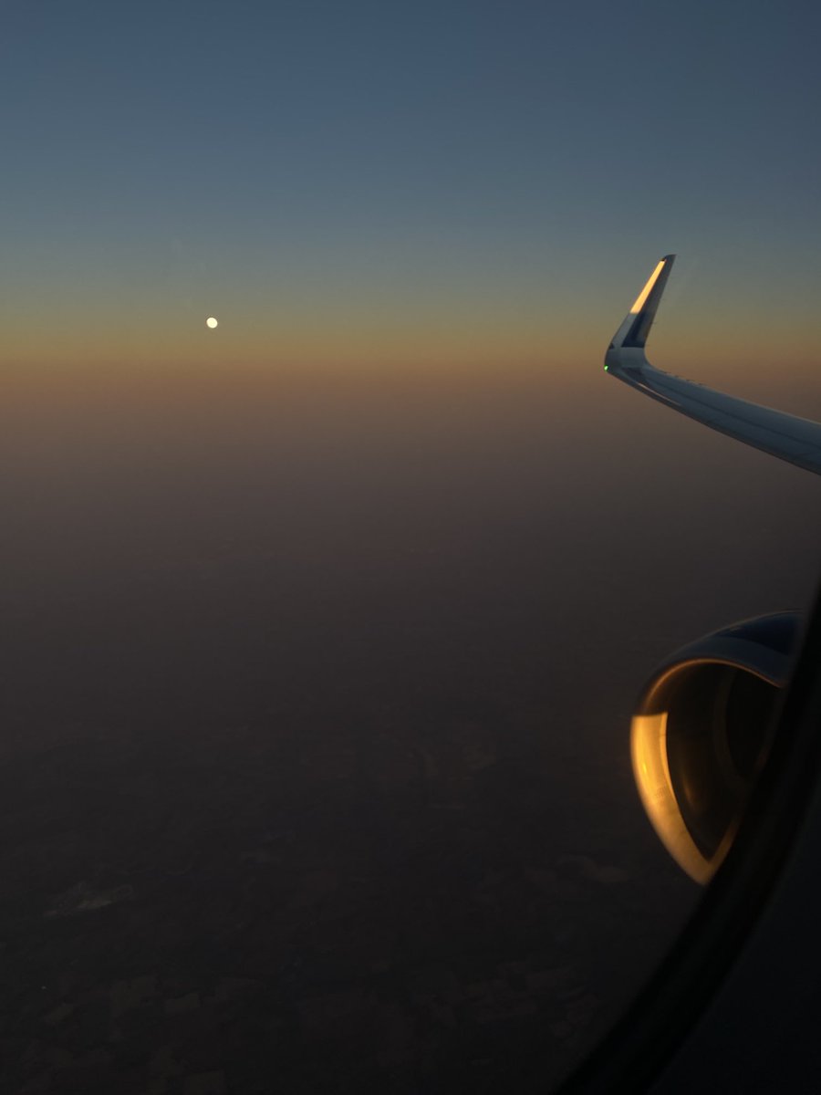 JanetChess's tweet photo. Thanks for the ride, @Delta. Let’s do it again in 7 wks.
#thatgoldenhour https://t.co/Q6YC8xwRMw
