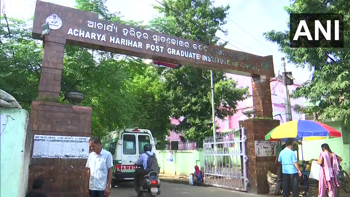 ANI's tweet photo. Odisha | Man in Cuttack helps cancer patients at AHPG Institute of Cancer, after losing 4 family members to the disease (8.10)

Saw many patients here &amp; decided to serve them. I come here every day, do their dressing, arrange meals; been doing this for 18-19yrs: Abhimanyu Das https://t.co/dogb64xo5q
