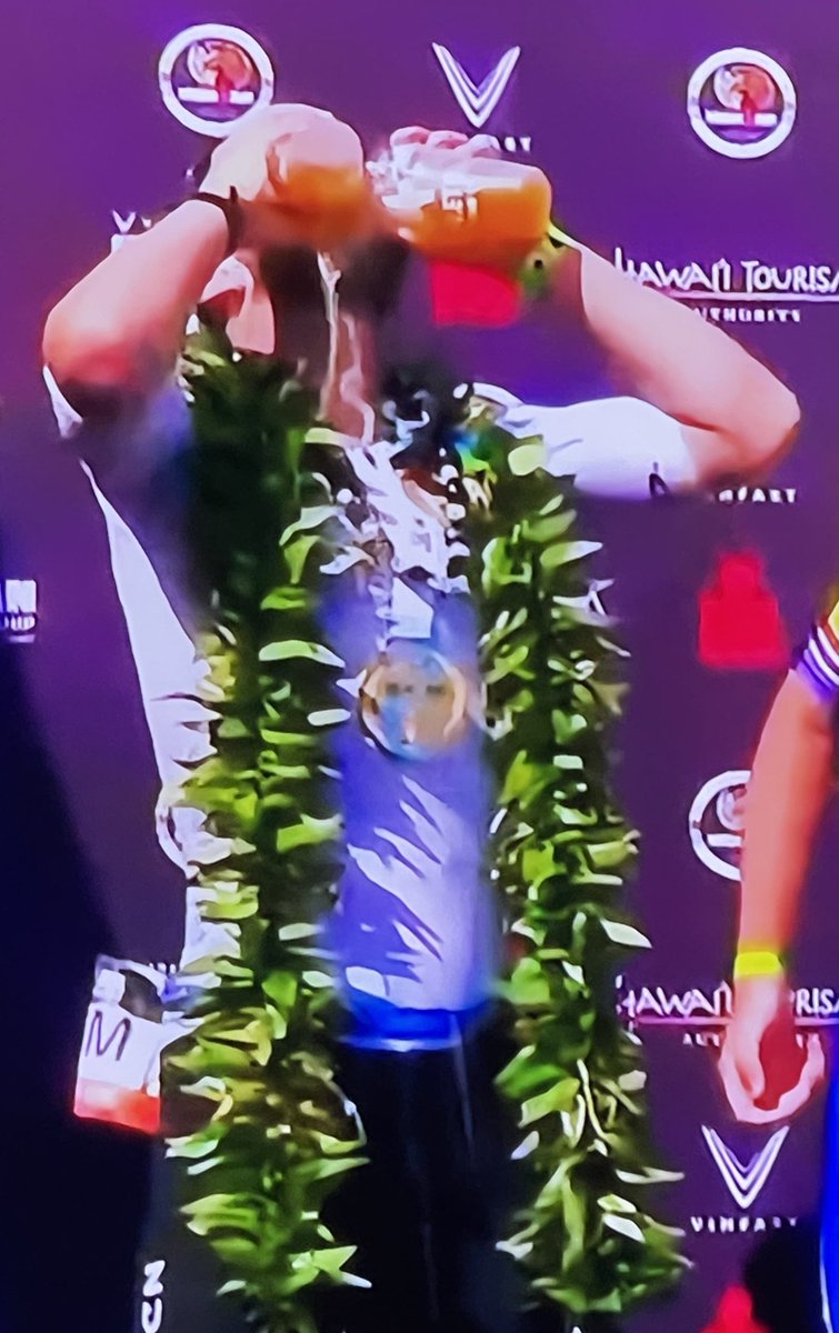 IMTrinews's tweet photo. WHO IS THIS ⁉️😜😎 🍻

🏊🏼‍♂️3.8km 🚴🏻‍♂️180 km🏃🏼‍♂️42.2km
#imtrinews #imwc #imkona #Kona #ironmanhawaii #finish #aliidrive #konapier #queenK #hawi #ironman #Triathlon #Triathlete #energylab #swimbikerun #imwc22 https://t.co/eA3Mbh7dQW