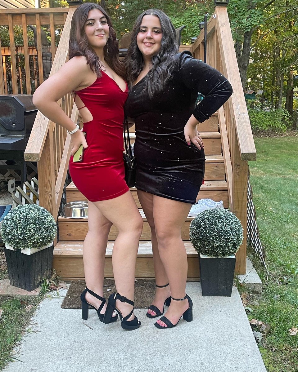 The moment as a mom when you have 2 girls off to Homecoming!!😂😂😂 time needs to slow down