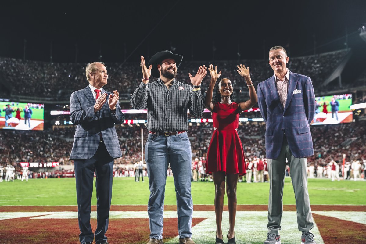 UA_Athletics's tweet photo. Honored to recognize our 2022 National Champions Bobby and Mercy of @AlabamaTrack 🥇

#RollTide https://t.co/cBf7VE61K3
