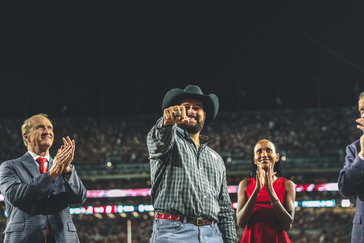 UA_Athletics's tweet photo. Honored to recognize our 2022 National Champions Bobby and Mercy of @AlabamaTrack 🥇

#RollTide https://t.co/cBf7VE61K3