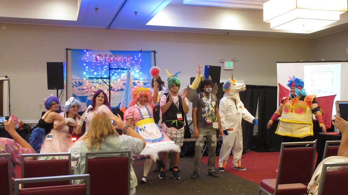 JGIsNotAFox's tweet photo. Group photo from the #PoniExpo22 cosplay runway show https://t.co/EFxcnYf0Tc