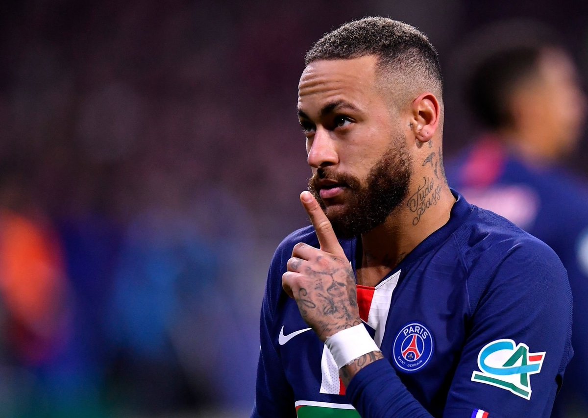 CarolineDove5's tweet photo. Neymar played out of his position for 1.5 years under Pochettino and never complained, just did the job that the team needed. That is called a professional behavior.
Some players would do well to learn. https://t.co/ExS56V88wa