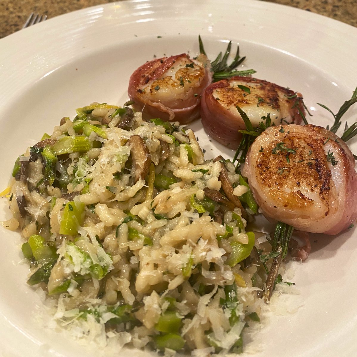 iluvnumbers's tweet photo. It’s asparagus shiitake mushroom risotto with scallops wrapped in prosciutto season. #ChefKeith #homecooking @ChefGruel https://t.co/QIpiLz60cl