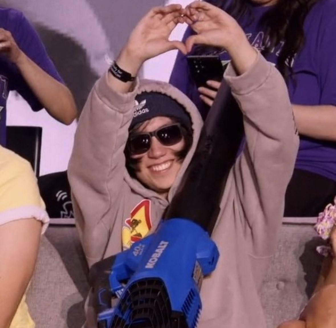 username_xxxxx_'s tweet photo. i’m so happy dtqk all found love at twitchcon 🌈🌈 https://t.co/MkR6xlqBWh