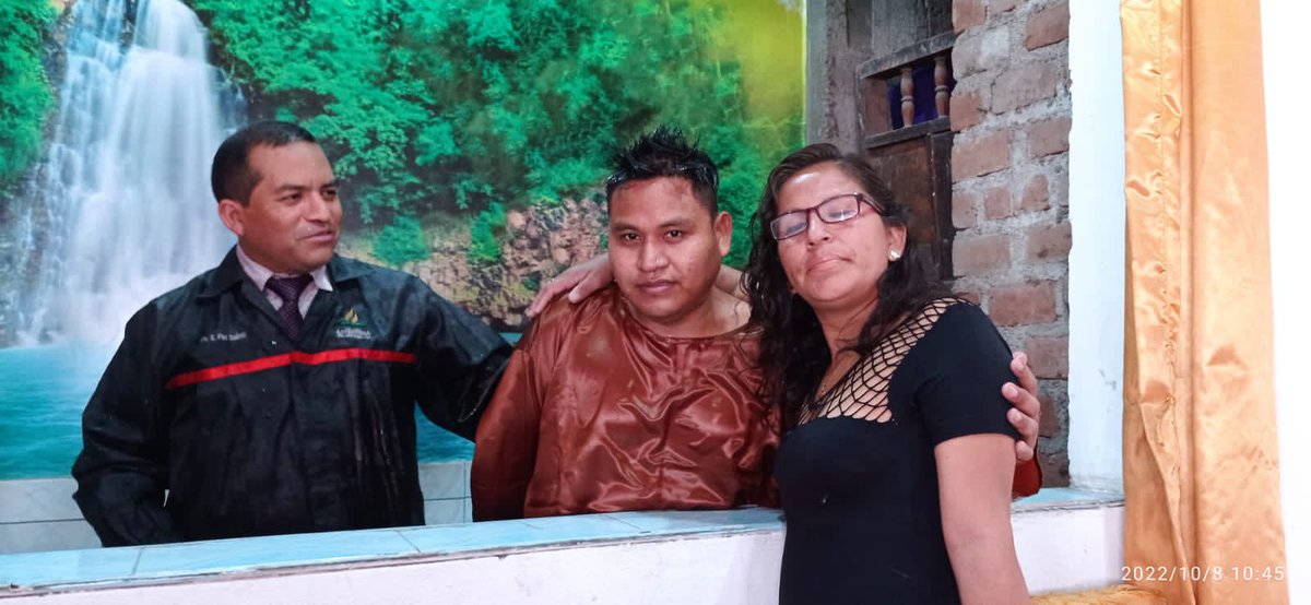 Melbin77's tweet image. 👉🏻 “El objetivo de la obra de la Escuela Sabática debe ser cosechar almas”. (EGW, COES, 61). 
En el #DMComas celebramos con tres vidas entregadas a Cristo a través del Bautismo. A Dios sea la Gloria!!

#170años de la #EscuelaSabática
#RID