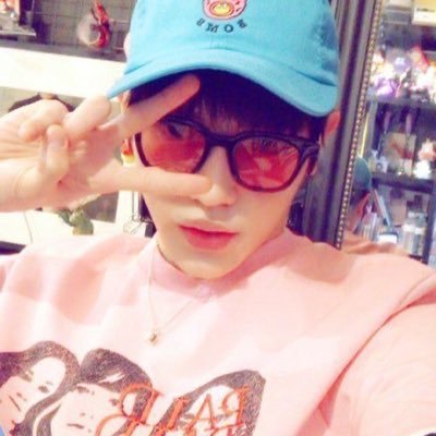 iCatLiu's tweet photo. @iStfuCzennie happy bday to my beloved pussy manager i missed u so much we hv a lot of catching up to do PLS i heart uu mwa https://t.co/9fz3WAPLJC