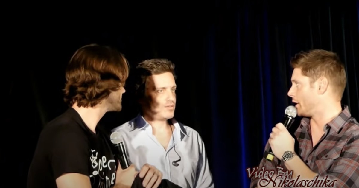 spndeangirl's tweet photo. Rob comes on stage and inquires about the Eddie Vedder story.
#SPNConPanelSaturday #SPNFamily #VanCon2016 https://t.co/Cria4JEaEi